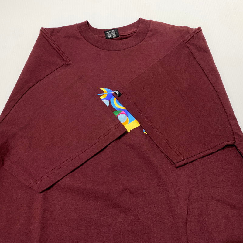 【中古品】【メンズ】 STUSSY ステューシー CUSTOMADE N4 GRAPHIC S/S TEE カスタムメイド グラフィック ショートスリーブ Tシャツ 半袖 トップス 142-261025-ko-03-teih サイズ：不明 カラー：ボルドー 万代Net店