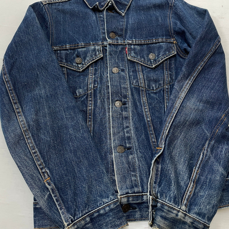 【中古品】【メンズ】 LEVI'S リーバイス 525 60's VINTAGE RAINBOW STITCH BIGE "4TH" DENIM JACKET 70505 60年代 ヴィンテージ レインボー ステッチ ビッグイー フォース デニム ジャケット アウター 不均等V 145-261024-sa-12-teih サイズ：不明 カラー：インディゴ 万代Net店