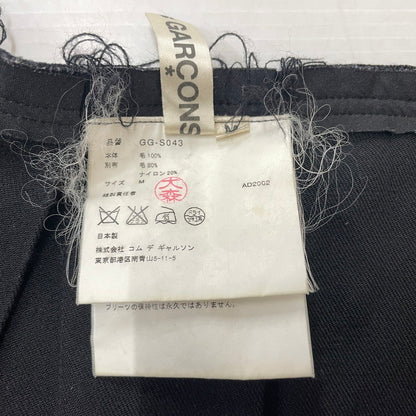 【中古品】【メンズ】 COMME des GARCONS コムデギャルソン LOW GAUGE KNIT PLEATS WRAP SKIRT AD2002 GG-S043 ローゲージニット 切替 プリーツラップ スカート ボトムス 151-261027-yo-13-teih サイズ：M カラー：ブラック 万代Net店