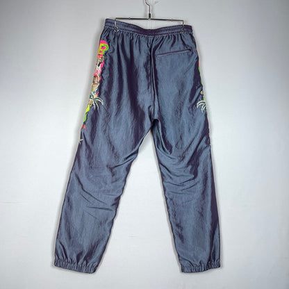 【中古品】【メンズ】 DOUBLET ダブレット 19SS CHAOS EMBROIDERY CHAMBRAY PANTS 19SS09PT94 カオス エンブロイダリー シャンブレー パンツ ボトムス 151-261027-yo-15-teih サイズ：M カラー：パープル 万代Net店