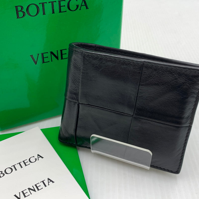 【中古品】【メンズ/レディース】 BOTTEGA VENETA ボッテガ・ヴェネタ マキシイントレチャート 二つ折り財布 コインケース 札入れ カードケース 181-261024-ko-06-teih カラー：ブラック 万代Net店