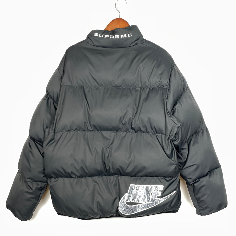 【中古品】【メンズ】 SUPREME シュプリーム × NIKE ナイキ 別注コラボ 21AW REVERSIBLE PUFFY JACKET 2021年 秋冬 リバーシブル パフィー ジャケット アウター 149-261028-sa-08-teih サイズ：L カラー：ブラック 万代Net店