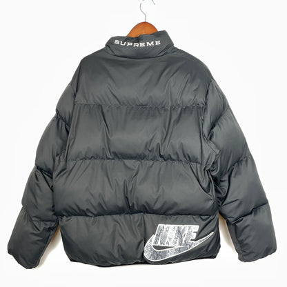 【中古品】【メンズ】 SUPREME シュプリーム × NIKE ナイキ 別注コラボ 21AW REVERSIBLE PUFFY JACKET 2021年 秋冬 リバーシブル パフィー ジャケット アウター 149-261028-sa-08-teih サイズ：L カラー：ブラック 万代Net店