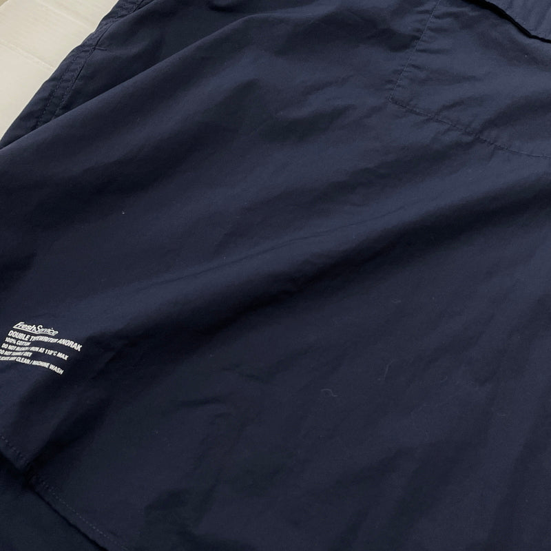 【中古品】【メンズ】 FRESH SERVICE フレッシュ サービス DOUBLE TYPEWRITER ANORAK FSW-22-CT-23 ダブル タイプライター アノラック アウター 140-261029-sa-04-teih サイズ：フリー カラー：ネイビー 万代Net店