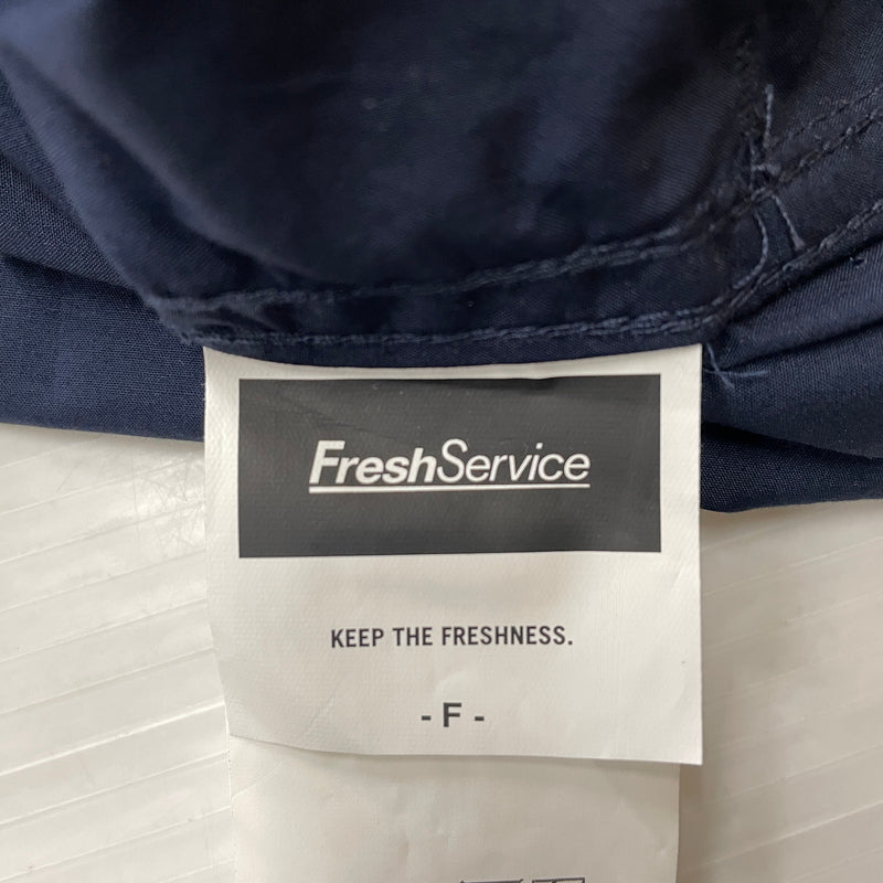 【中古品】【メンズ】 FRESH SERVICE フレッシュ サービス DOUBLE TYPEWRITER ANORAK FSW-22-CT-23 ダブル タイプライター アノラック アウター 140-261029-sa-04-teih サイズ：フリー カラー：ネイビー 万代Net店