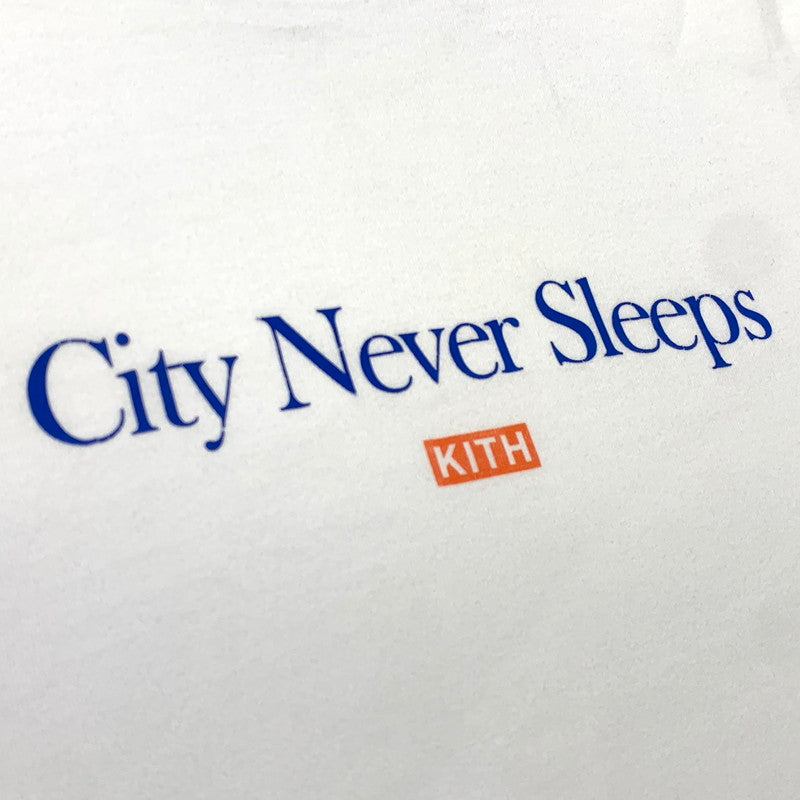 【中古品】【メンズ】 Kith キス CITY NEVER SLEEPS LOGO TEE 22-071-060-0001-1-0 シティーネバースリープス ロゴ Tシャツ トップス 142-261029-ss-01-teih サイズ：L カラー：ホワイト 万代Net店