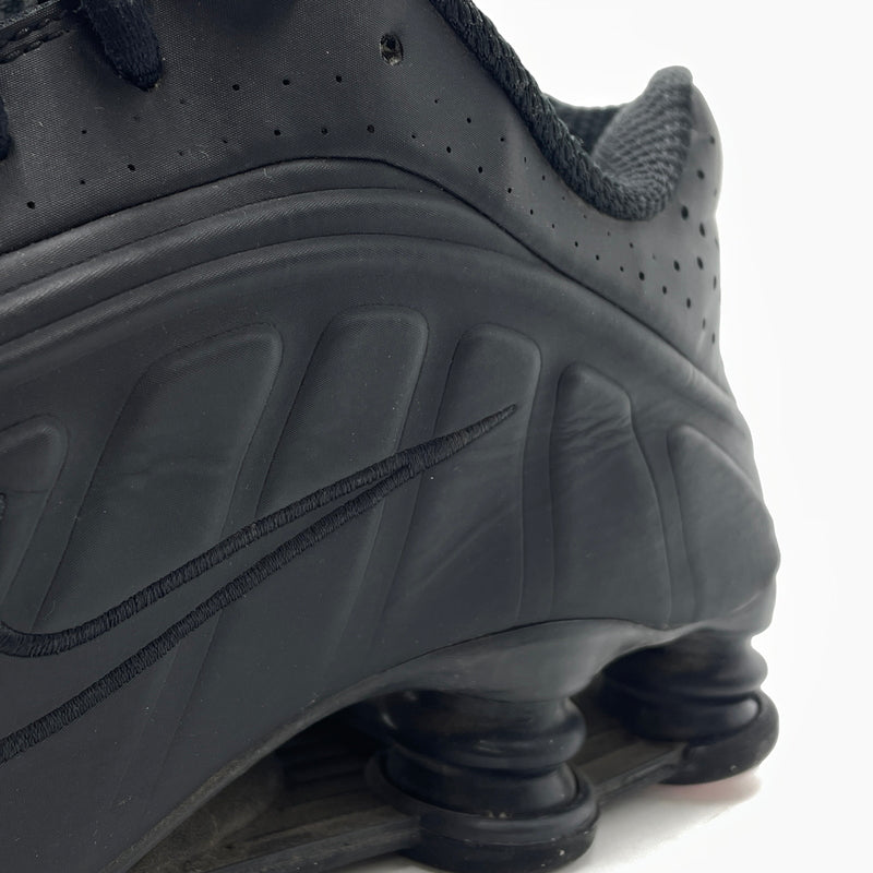 【中古品】【メンズ】 NIKE ナイキ SHOX R4 AR3565-004 ショックス アールフォー スニーカー 靴 160-261029-sa-21-teih サイズ：29cm カラー：ブラック 万代Net店
