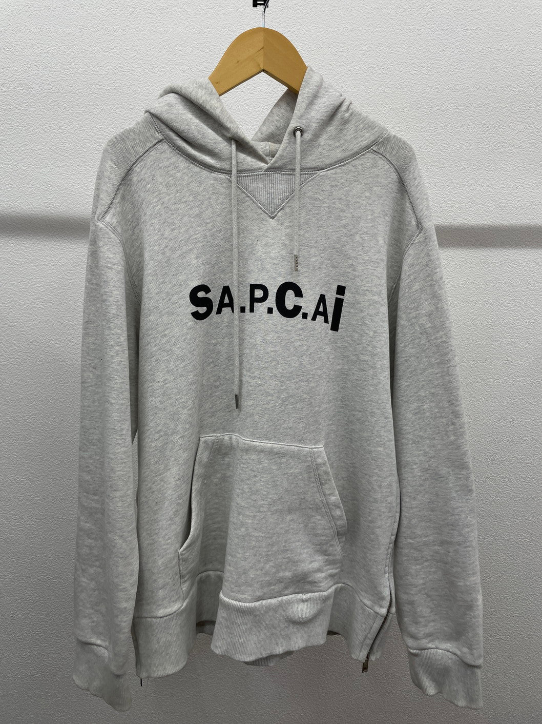 【中古品】【メンズ】 A.P.C. アーペーセー SACAI 24213-1-31082 TAIYO HOODIE パーカー 140-250119-NK-06-yok サイズ：M カラー：ホワイト系 万代Net店