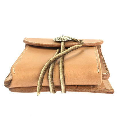 【中古品】【メンズ】 FIRST ARROW's ファーストアローズ  BUTTERFLY WALLET WITH MEDIUM SV CONCHO ミディアムSVコンチョ付きバタフライウォレット 二つ折り財布 200-240413-kk-21-tag カラー：ナチュラル 万代Net店