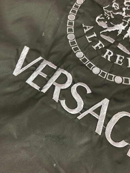 【中古品】【メンズ】 VERSACE ヴェルサーチ COACH JACKET 刺繡 ロゴ コーチジャケット アウター  146-240329-mo-9-tag カラー：ブラック 万代Net店