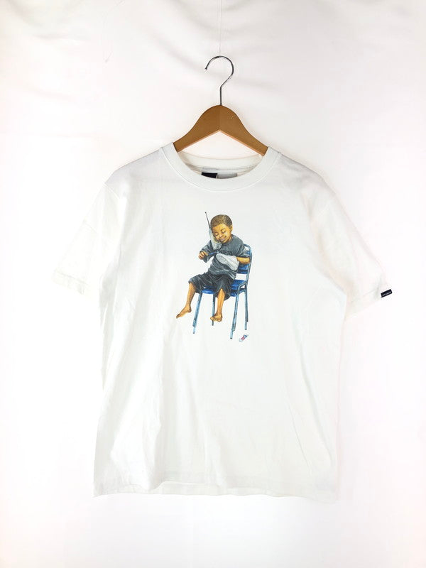 【中古品】【メンズ】 APPLEBUM アップルバム  × UNDEFEATED アンディーフィーテッド 別注 コラボ CLEAN UP S/S TEE クリーンアップ ショートスリーブ Tシャツ 半袖 トップス 142-240408-kk-9-tag サイズ：M カラー：ホワイト 万代Net店