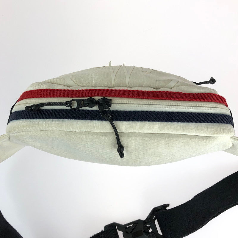 【中古品】【メンズ】 MONCLER モンクレール CUT BELT BAG I109A5M00007 カット ベルトバッグ ウエストバッグ ボディバッグ カバン 188-240803-hi-6-tag カラー：ホワイト 万代Net店