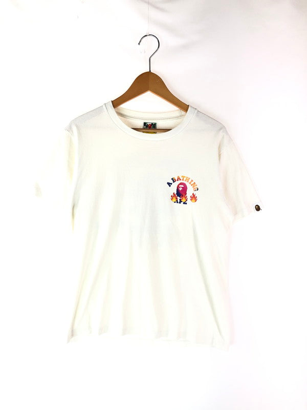 【中古品】【メンズ】 A BATHING APE アベイシングエイプ COLLEGE EMOJI LOGO TEE カレッジ 絵文字 ロゴTシャツ 半袖 トップス 142-240805-mo-5-tag サイズ：S カラー：ホワイト 万代Net店