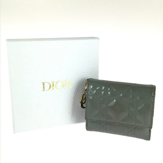 【中古品】【レディース】 Christian Dior クリスチャンディオール LOTUS WALLET S0181OVRB_M41G ロータスウォレット カナージュ パテントカーフスキン エナメル 三つ折り財布 ミディアムウォレット 181-240818-hi-4-tag カラー：ストーングレー 万代Net店