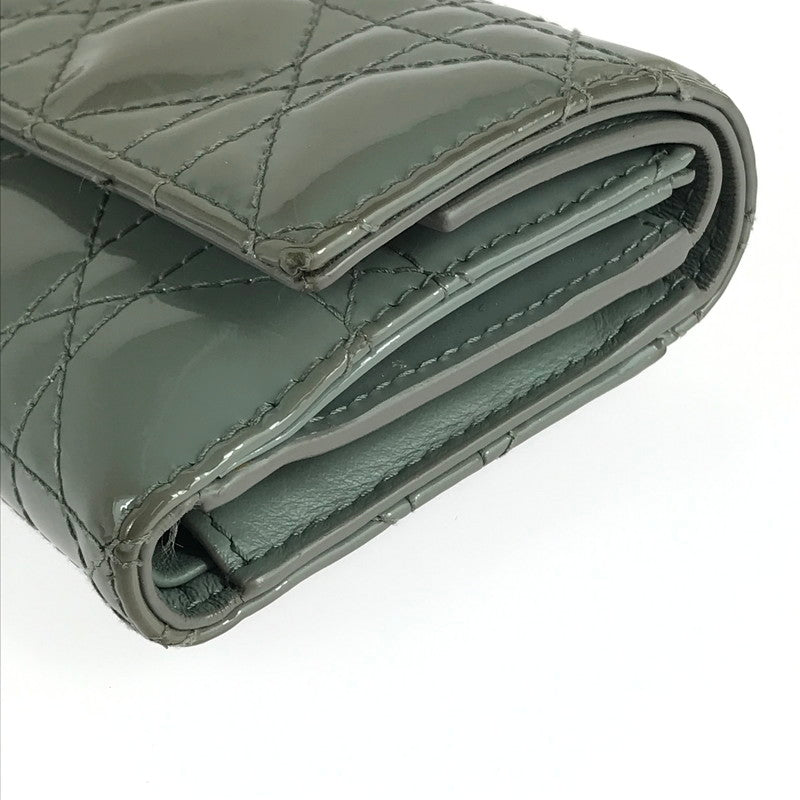 【中古品】【レディース】 Christian Dior クリスチャンディオール LOTUS WALLET S0181OVRB_M41G ロータスウォレット カナージュ パテントカーフスキン エナメル 三つ折り財布 ミディアムウォレット 181-240818-hi-4-tag カラー：ストーングレー 万代Net店