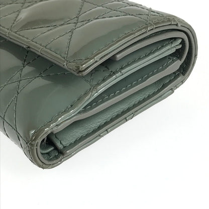 【中古品】【レディース】 Christian Dior クリスチャンディオール LOTUS WALLET S0181OVRB_M41G ロータスウォレット カナージュ パテントカーフスキン エナメル 三つ折り財布 ミディアムウォレット 181-240818-hi-4-tag カラー：ストーングレー 万代Net店