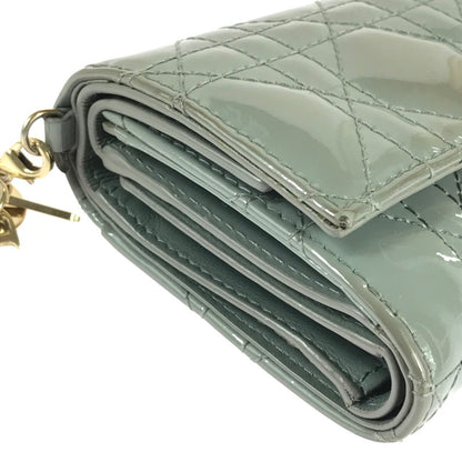 【中古品】【レディース】 Christian Dior クリスチャンディオール LOTUS WALLET S0181OVRB_M41G ロータスウォレット カナージュ パテントカーフスキン エナメル 三つ折り財布 ミディアムウォレット 181-240818-hi-4-tag カラー：ストーングレー 万代Net店