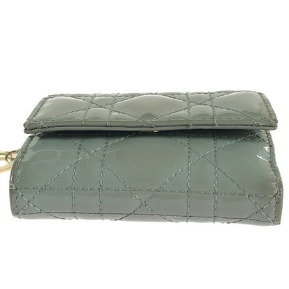 【中古品】【レディース】 Christian Dior クリスチャンディオール LOTUS WALLET S0181OVRB_M41G ロータスウォレット カナージュ パテントカーフスキン エナメル 三つ折り財布 ミディアムウォレット 181-240818-hi-4-tag カラー：ストーングレー 万代Net店