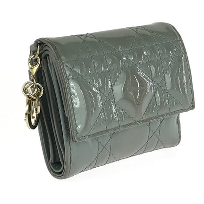 【中古品】【レディース】 Christian Dior クリスチャンディオール LOTUS WALLET S0181OVRB_M41G ロータスウォレット カナージュ パテントカーフスキン エナメル 三つ折り財布 ミディアムウォレット 181-240818-hi-4-tag カラー：ストーングレー 万代Net店