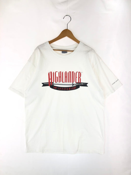 【中古品】【メンズ】 GILDAN ギルダン HIGHLANDER 10TH BANNIVERSARY MOVIE PROMO T SHIRT 半袖Tシャツ トップス 146-240822-SS-4-tag サイズ：XL カラー：ホワイト 万代Net店