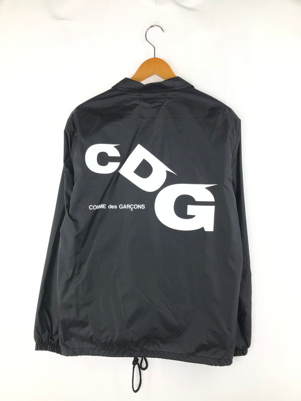 【中古品】【メンズ】 COMME des GARCONS コムデギャルソン CDG LOGO COACH JACKET SZ-J019 ロゴ コーチジャケット ライトアウター 140-241228-hi-11-tag サイズ：M カラー：ブラック 万代Net店