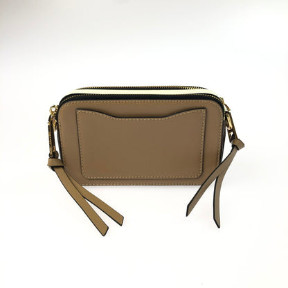 【中古品】【レディース】 MARC JACOBS マークジェイコブス SNAPSHOT CROSSBODY BAG M0012007 スナップショット クロスボディバッグ ショルダーバッグ カバン 180-250112-hi-13-tag カラー：ブラウン 万代Net店