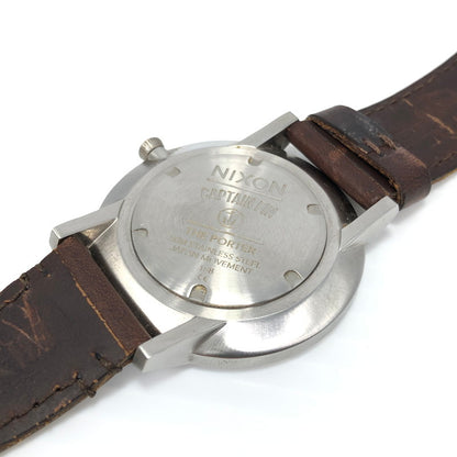 【中古品】【メンズ】 NIXON ニクソン × CAPTAIN FIN キャプテンフィン 別注 コラボ THE PORTER LEATHER ポーターレザー アナログ クォーツ 腕時計 198-250311-yk-17-tag カラー：シルバー/ブラウン 万代Net店