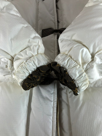 【中古品】【メンズ】 LOUIS VUITTON ルイ・ヴィトン MONOGRAM ACCENT PILLOW PUFFER JACKET FMOW17E54 モノグラムアクセントピロウ パファージャケット アウター 179-250927-rt-20-tag サイズ：不明 カラー：ホワイト 万代Net店