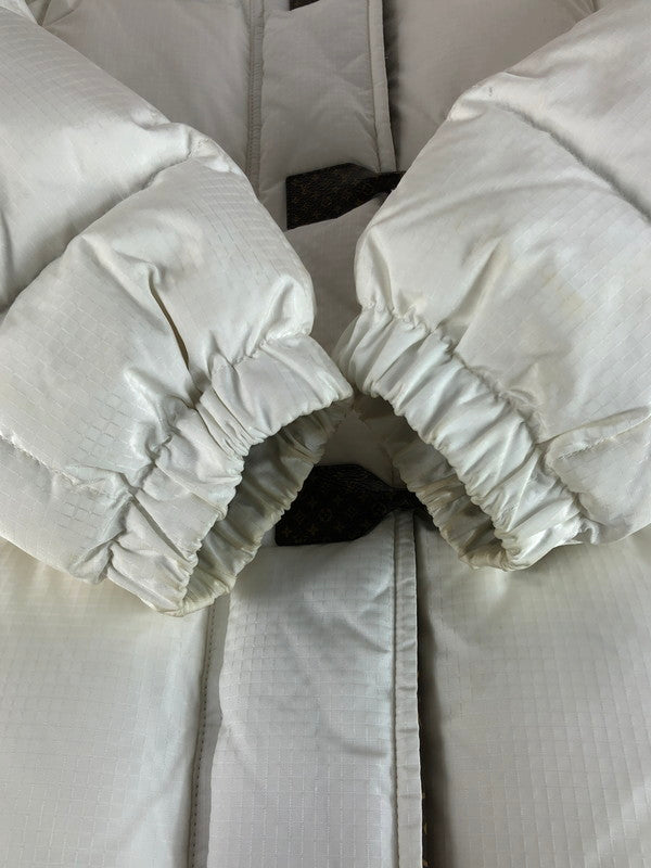 【中古品】【メンズ】 LOUIS VUITTON ルイ・ヴィトン MONOGRAM ACCENT PILLOW PUFFER JACKET FMOW17E54 モノグラムアクセントピロウ パファージャケット アウター 179-250927-rt-20-tag サイズ：不明 カラー：ホワイト 万代Net店