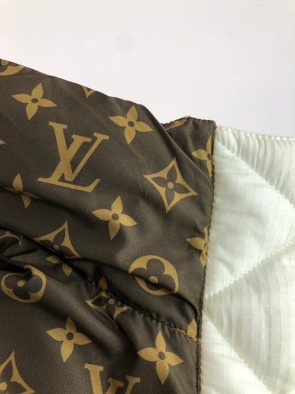 【中古品】【メンズ】 LOUIS VUITTON ルイ・ヴィトン MONOGRAM ACCENT PILLOW PUFFER JACKET FMOW17E54 モノグラムアクセントピロウ パファージャケット アウター 179-250927-rt-20-tag サイズ：不明 カラー：ホワイト 万代Net店