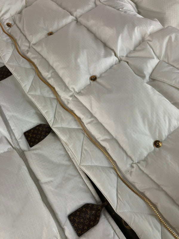 【中古品】【メンズ】 LOUIS VUITTON ルイ・ヴィトン MONOGRAM ACCENT PILLOW PUFFER JACKET FMOW17E54 モノグラムアクセントピロウ パファージャケット アウター 179-250927-rt-20-tag サイズ：不明 カラー：ホワイト 万代Net店