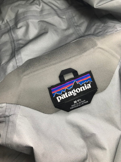 【中古品】【メンズ】 patagonia パタゴニア TORRENTSHELL 3L JACKET 85241 トレントシェル 3L レインジャケット マウンテンパーカー ライトアウター 144-250203-hi-05-tag サイズ：M カラー：DARK WALNUT 万代Net店