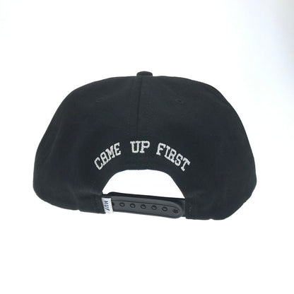 【中古美品】【メンズ】 HUF ハフ × CHALLENGER チャレンジャー 別注 コラボ LOGO CAP ロゴキャップ USA製 帽子 185-250225-yk-01-tag サイズ：F カラー：ブラック 万代Net店