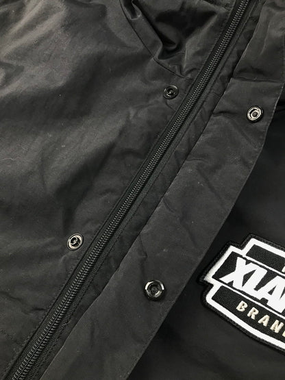 【中古品】【メンズ】 XLARGE エクストララージ NYLON PUFFER JACKET 101243021011 ナイロン パファージャケット ロゴ 中綿ジャケット アウター 142-250228-hi-25-tag サイズ：L カラー：ブラック 万代Net店