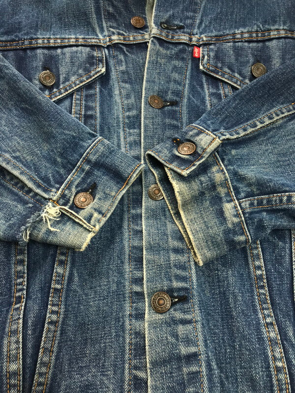 【現状渡し品】【メンズ】 Levi's リーバイス 70's 70505 4th DENIM TRACKER JACKET 70年代 デニム トラッカージャケット Gジャン ボタン裏526 布ケアタグ small e モデル ライトアウター 146-250329-hi-07-tag サイズ：なし カラー：ライトインディゴ 万代Net店