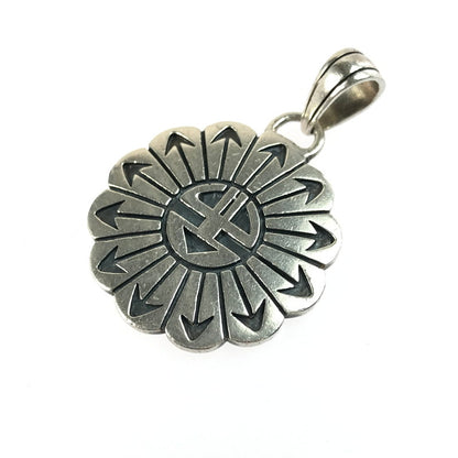【中古品】【メンズ】 SAAD サード アロー サンフェイストップ 925 ホピ族 インディアンジュエリー ペンダントトップ アクセサリー 191-250527-yy-07-tag カラー：シルバー 万代Net店