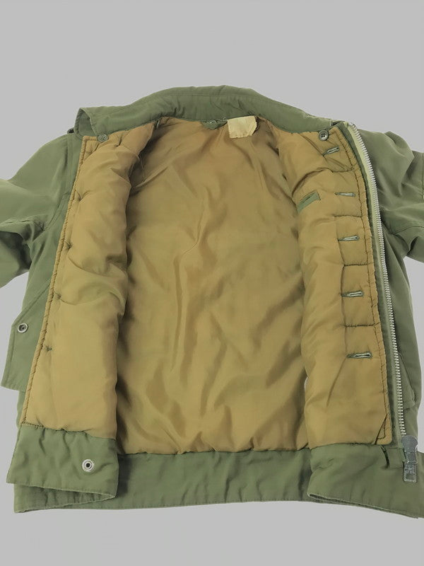 【現状渡し品】【メンズ】 FRENCH AIR FORCE フランス軍 FLIGHT PILOT JACKET フライト パイロット ジャケット アウター 146-260921-na-18-tagh サイズ：サイズ表記なし 下記参照 カラー：カーキ 万代Net店