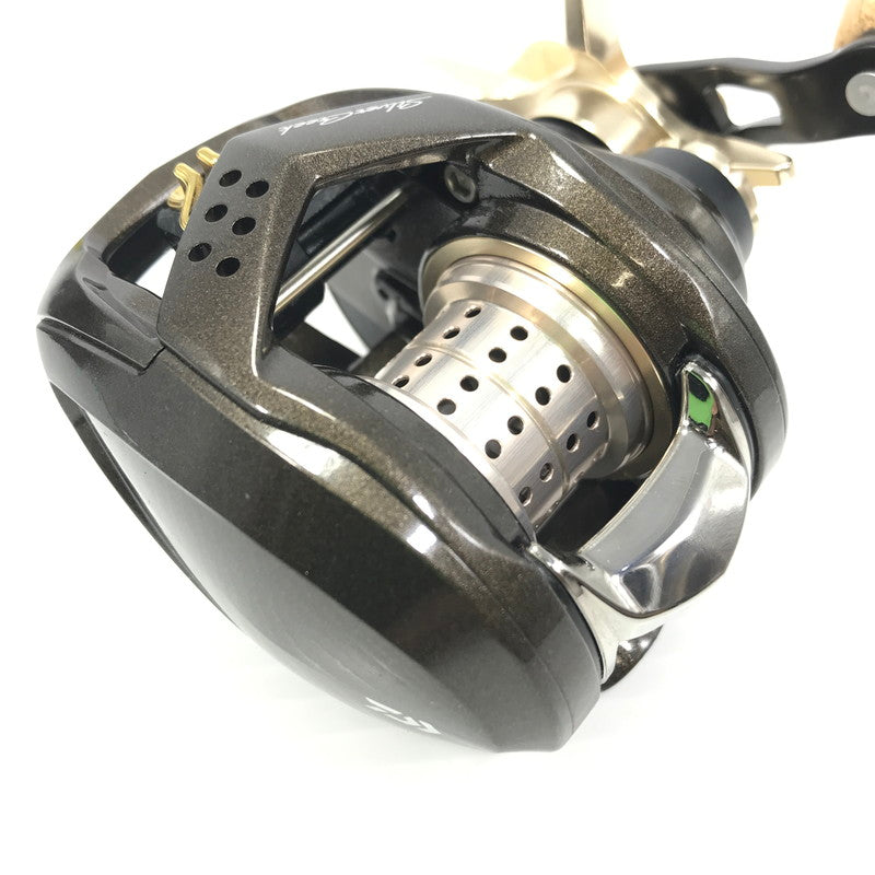 【中古品】Daiwa ダイワ 22 SILVER CREEK AIR TW ストリームカスタム 8.5R 22 シルバークリーク 右ハンドル ベイトリール 釣り 釣り具等 釣り具 134-250818-rt-07-tag 万代Net店
