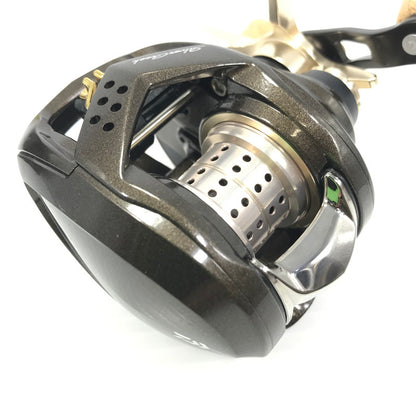【中古品】Daiwa ダイワ 22 SILVER CREEK AIR TW ストリームカスタム 8.5R 22 シルバークリーク 右ハンドル ベイトリール 釣り 釣り具等 釣り具 134-250818-rt-07-tag 万代Net店
