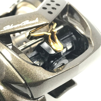 【中古品】Daiwa ダイワ 22 SILVER CREEK AIR TW ストリームカスタム 8.5R 22 シルバークリーク 右ハンドル ベイトリール 釣り 釣り具等 釣り具 134-250818-rt-07-tag 万代Net店