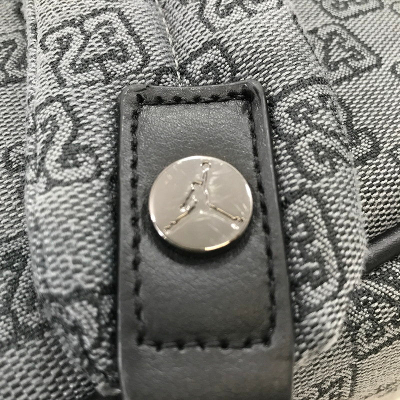 【中古品】【メンズ】 AIR JORDAN エアジョーダン MONOGRAM BACKPACK モノグラム バックパック リュックサック カバン 188-250916-na-17-tag カラー：グレー系 万代Net店