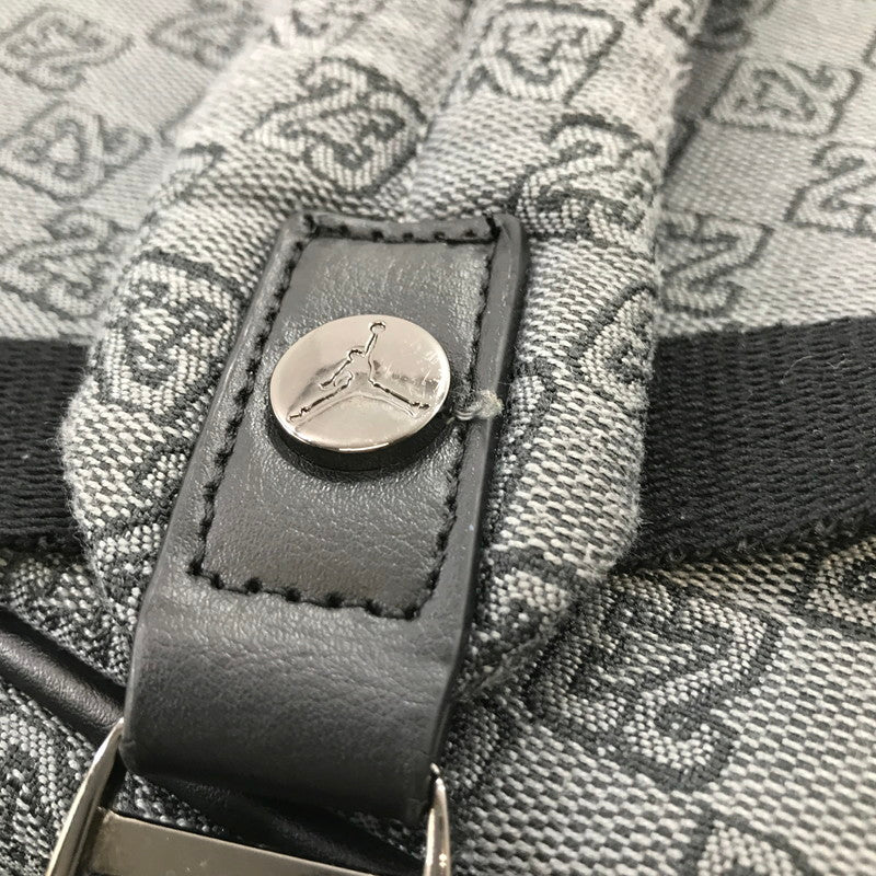 【中古品】【メンズ】 AIR JORDAN エアジョーダン MONOGRAM BACKPACK モノグラム バックパック リュックサック カバン 188-250916-na-17-tag カラー：グレー系 万代Net店
