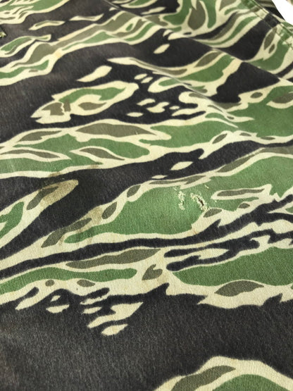 【現状渡し品】【メンズ】 US.ARMY アメリカ軍 60's VIETNAM WAR TIGER STRIPE CAMO MILITARY PANTS 60年代 タイガーストライプカモ ミリタリーパンツ 157-250914-rt-20-tag サイズ：不明 カラー：グリーン系 万代Net店