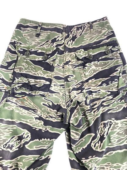 【現状渡し品】【メンズ】 US.ARMY アメリカ軍 60's VIETNAM WAR TIGER STRIPE CAMO MILITARY PANTS 60年代 タイガーストライプカモ ミリタリーパンツ 157-250914-rt-20-tag サイズ：不明 カラー：グリーン系 万代Net店