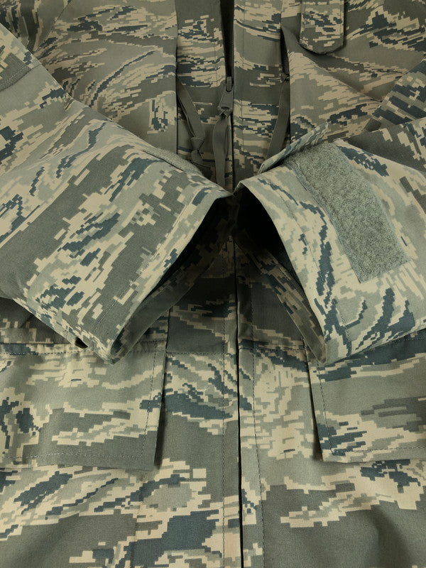 【中古品】【メンズ】 U.S.AIR FORCE アメリカ空軍 00's GORE-TEX DIGITAL CAMO LEVEL 6 PARKA 8415-01-547-3495 ゴアテックス デジタルカモ レベル6 パーカー アウター 146-250912-rt-11-tag サイズ：S カラー：グリーン 万代Net店