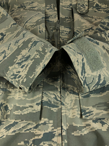 【中古品】【メンズ】 U.S.AIR FORCE アメリカ空軍 00's GORE-TEX DIGITAL CAMO LEVEL 6 PARKA 8415-01-547-3495 ゴアテックス デジタルカモ レベル6 パーカー アウター 146-250912-rt-11-tag サイズ：S カラー：グリーン 万代Net店