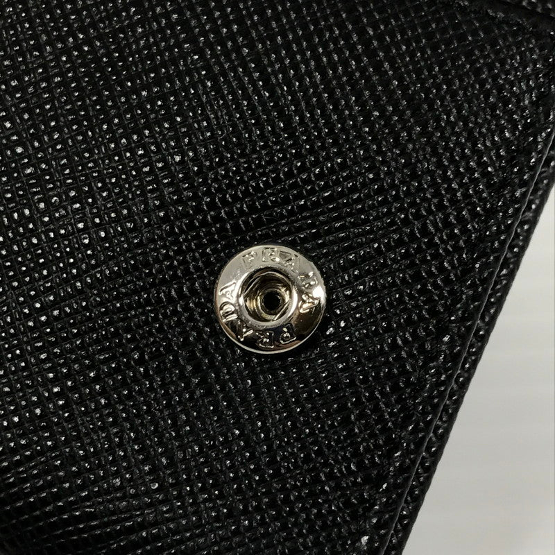 【中古品】【メンズ】 PRADA プラダ SAFFIANO LEATHER KEY CASE 2PG222 サフィーノ レザー トライアングル ロゴメタル キーケース 服飾雑貨 181-251007-na-08-tag カラー：ブラック 万代Net店