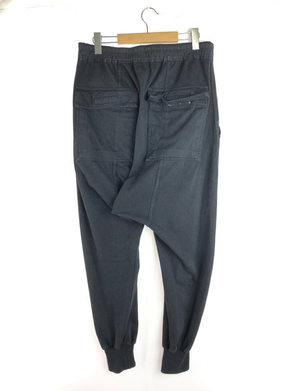 【現状渡し品】【メンズ】 Rick Owens リックオウエンス PRISONER DRAWSTRING SWEATPANTS DRKSHDW DU01B7395-RIG プリズナー ドローストリング スウェットパンツ 152-251121-rt-06-tag サイズ：M カラー：ブラック 万代Net店