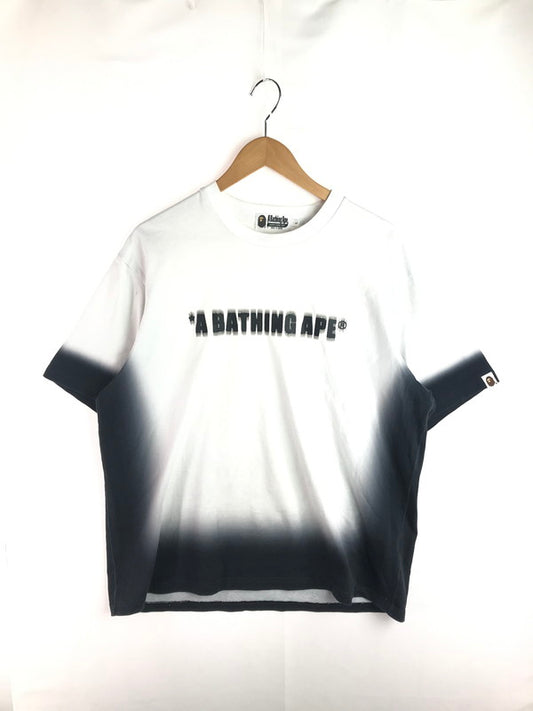 【中古品】【メンズ】 A BATHING APE アベイシングエイプ SPRAY PRINT BATHING APE LOGO RELAXED FIT TEE 001CSL301347M ベイシング エイプ ロゴ リラックスフィット Tシャツ 142-251130-rt-11-tag サイズ：L カラー：ホワイト/ブラック 万代Net店