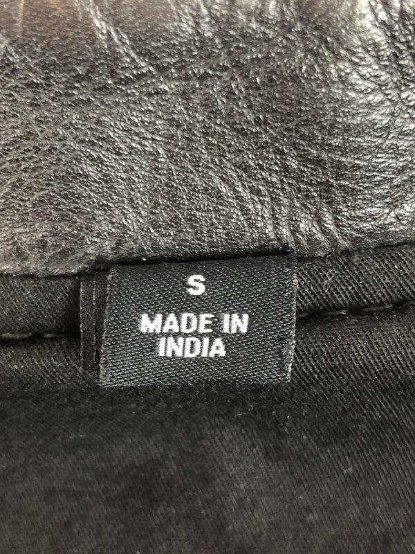 【現状渡し品】【メンズ】 HARLEY DAVIDSON ハーレーダビッドソン SLEEVE STRIPE SLIM FIT LEATHER JACKET 97048-19VM スリーブ ストライプ スリムフィット レザージャケット アウター 145-260108-na-18-tag サイズ：S カラー：ブラック 万代Net店